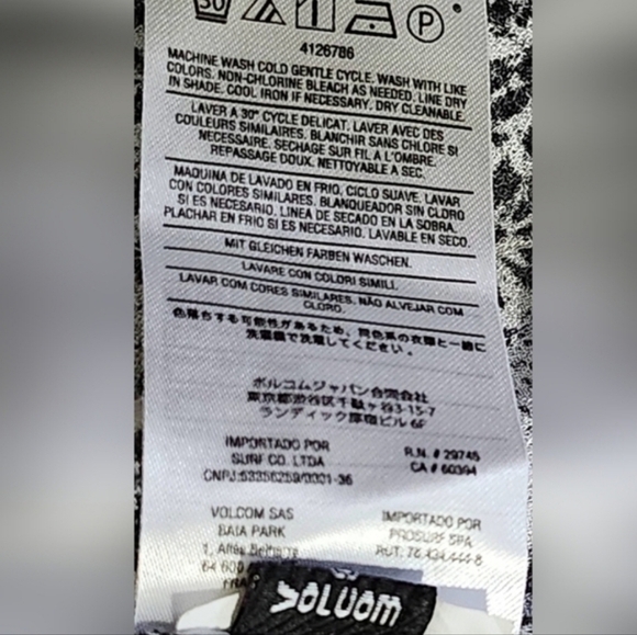 Volcom Monochrome Floral Pattern Top - Picture 9 of 9